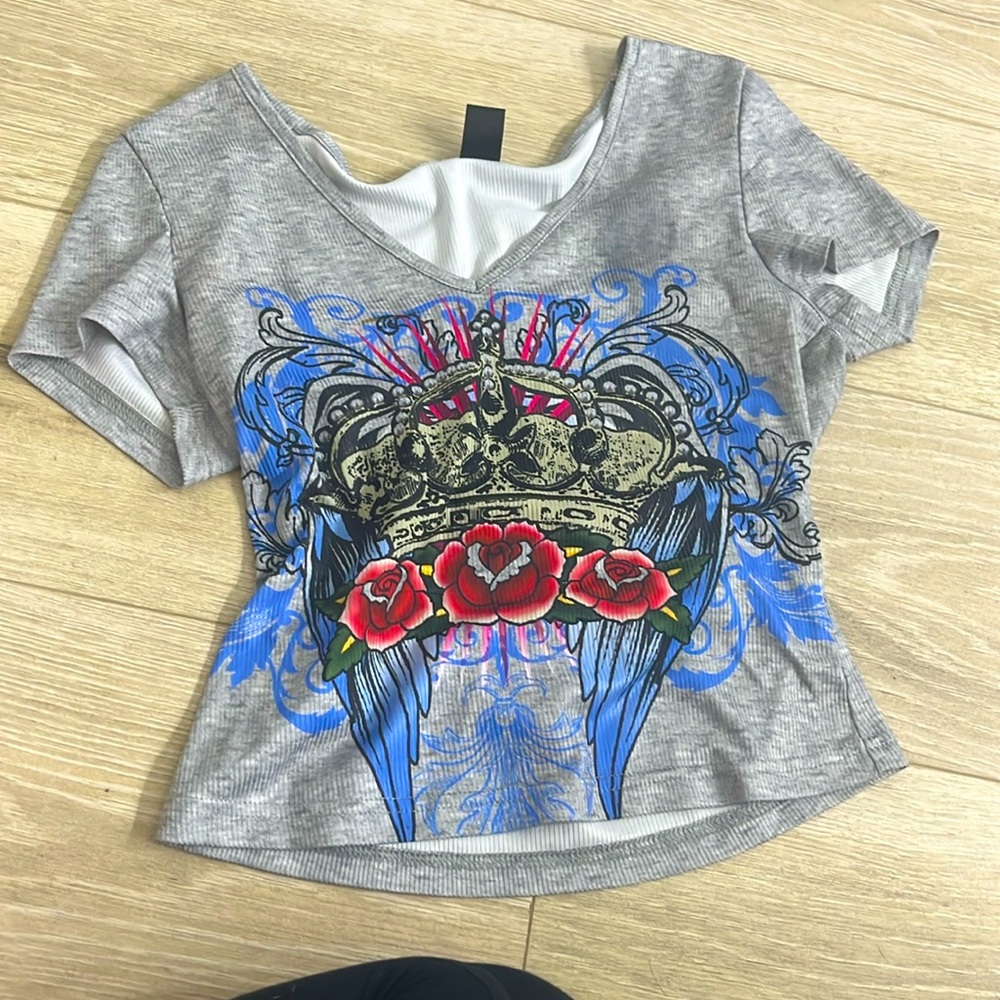 COLORFUL GREY V NECK TOP WITH BEAUTIFUL FLOWER AND CROWN DETAILS IN FRONT (XS)